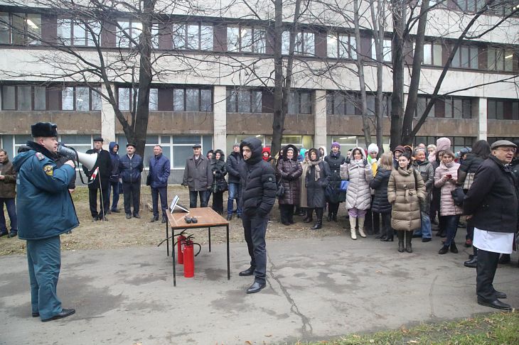 В Онкоцентре прошла противопожарная тренировка с эвакуацией персонала