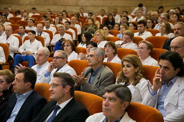 НИИ клинической онкологии в составе ФГБУ «НМИЦ онкологии им. Н.Н. Блохина» Минздрава России присвоено имя академика Николая Трапезникова. В Центре прошло заседание Объединённого учёного совета, посвящённое 90-летию со дня рождения учёного-онколога.