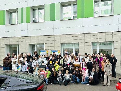 Автомобильная выставка состоялась для ребят из госпитальной школы «УчимЗнаем»!