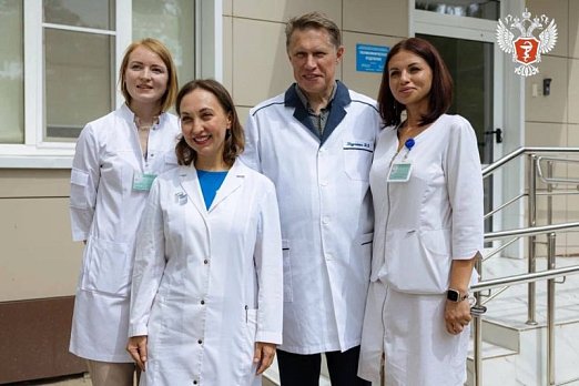 Новый линейный ускоритель ввели в работу Министр здравоохранения РФ Михаил Мурашко и врачи НМИЦ Блохина в Мелитопольском областном онкологическом диспансере