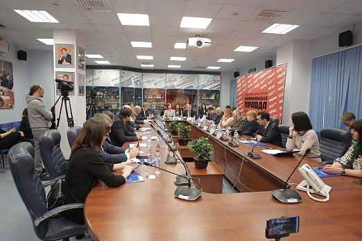 Участники круглого стола "Комсомолькой правды" обсудили новый закон об оригинальных препаратах и их аналогах