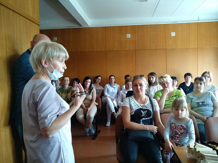 «Чужой боли не бывает!» В НИИ детской онкологии и гематологии Онкоцентра прошла встреча руководителей благотворительных фондов, родителей и медработников.