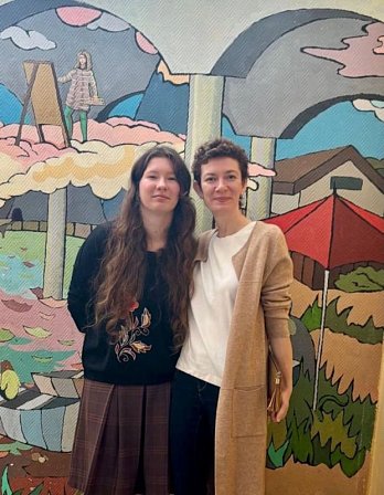 Варя Черных – настоящий художник, несмотря на свои 16,5 лет. В ее картинах всегда солнце и сочные краски. Всегда радость жизни, которую ей подарили родители и врач-онколог Анастасия Пароконная