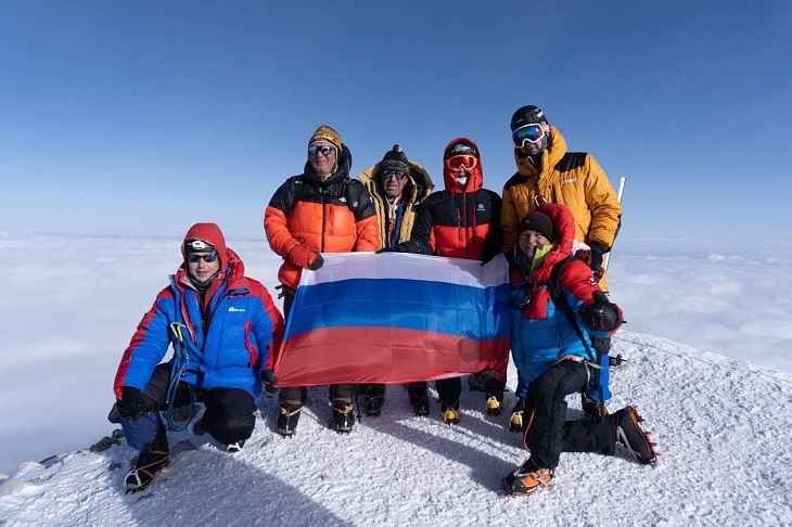 Врачи и ученые поднялись на самую высокую точку Европы!