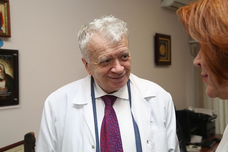 Профессор Владимир Сельчук: «Наша жизнь начиналась, когда мы открывали дверь онкоцентра».  Поздравляем с 70-летием!