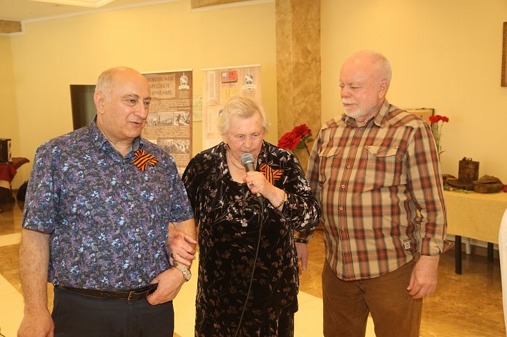 В Онкоцентре поздравили ветеранов Великой Отечественной войны и боевых действий с праздником Победы