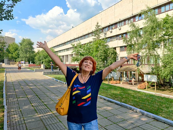 «Врачи сказали – теперь у вас новый организм, к которому вы должны привыкать». О том, какие перспективы открылись перед нашей пациенткой на пороге семидесятилетнего юбилея.