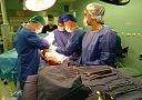 Хирурги онкоцентра впервые провели операцию, применив новейшую реконструктивную технологию с двумя индивидуальными эндопротезами 
