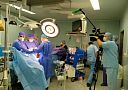 Хирурги онкоцентра впервые провели операцию, применив новейшую реконструктивную технологию с двумя индивидуальными эндопротезами 