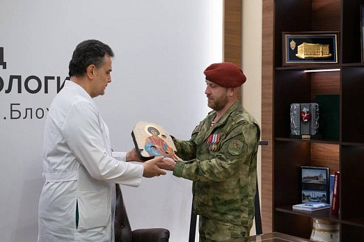 Икона святого Целителя Пантелеимона передана в храм НМИЦ онкологии им. Н.Н. Блохина