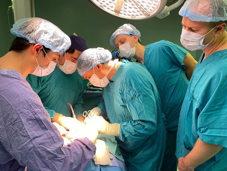 Завершился образовательный курс по онкоурологии «Видео-ассистированные органосохраняющие операции при опухолях почек» 