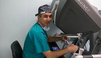 В Онкоцентре Блохина выполнили первую в России роботассистированную симультанную операцию по поводу опухолей прямой кишки и предстательной железы