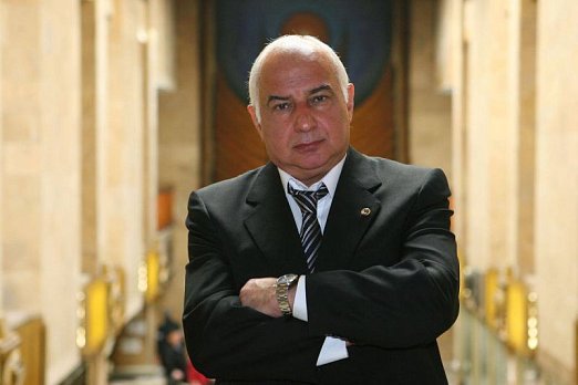 От тяжелой продолжительной болезни скончался Михаил Иванович Давыдов